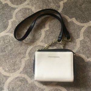 SOLD-{ Steve Madden} Crossbody Bag